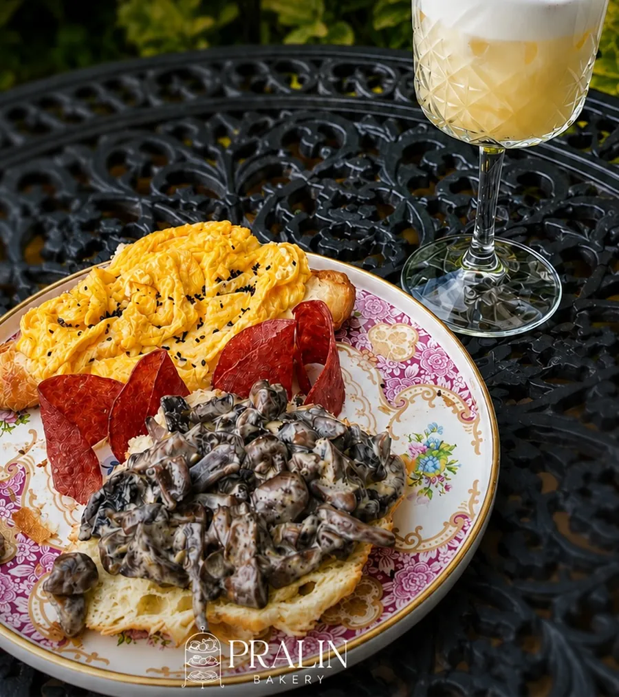 Egg and Mushroom kahvaltı tabağı