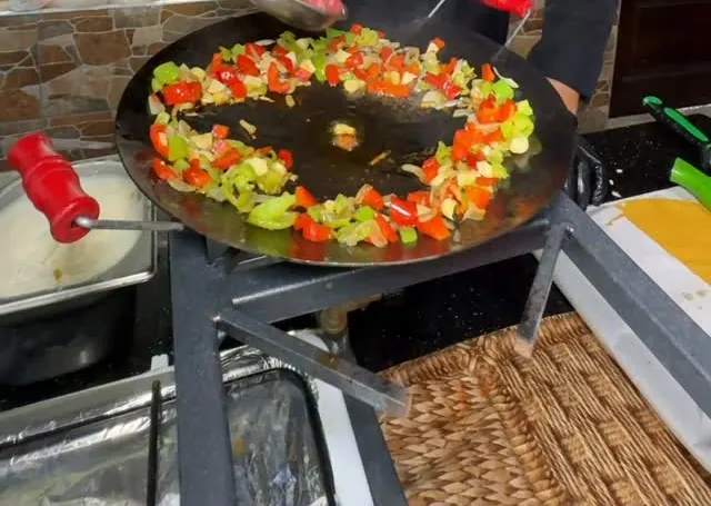 Saç tavada sebzeler